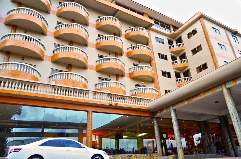 Mensvic Grand Hotel Accra Exterior photo